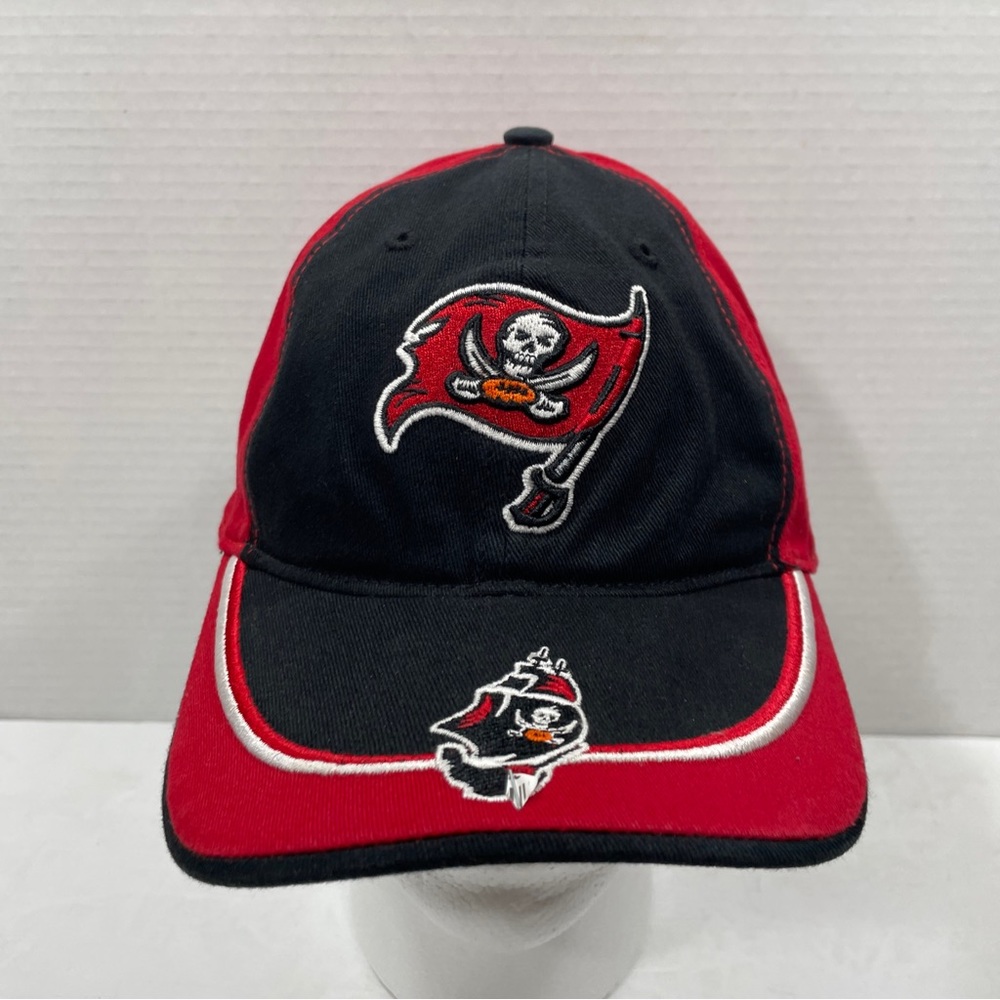 Tampa Bay Buccaneers Hat Cap Pirate Ship & Flag Patch Logo Skull Black and Red